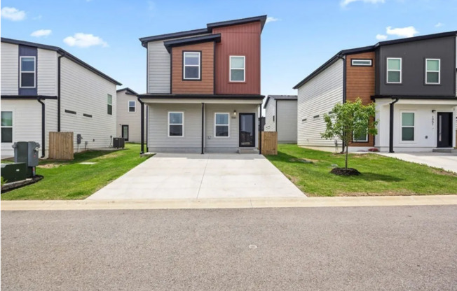 BEAUTIFUL 3 Bedroom 2.5 Bath 2-story home located in Bentonville!!!! **MOVE IN SPECIAL!!!***