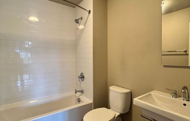 1 bed, 1 bath, $1,595, Unit 04