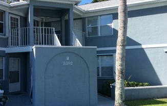 Updated Beautiful 2/2 Upstairs unit at The Village of Stuart