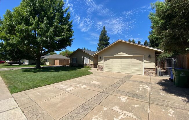 Beautiful Home with a Pool