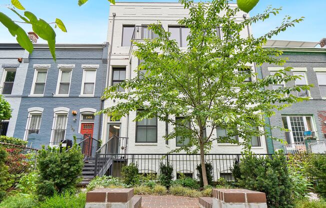 Beautiful 2 Bed, 2.5 Bath Home in Capitol Hill | Private Deck, Modern Kitchen & In-Unit Laundry!