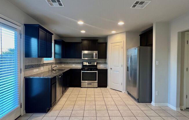 Off I-35 in San Marcos! $300 Move-In Credit!