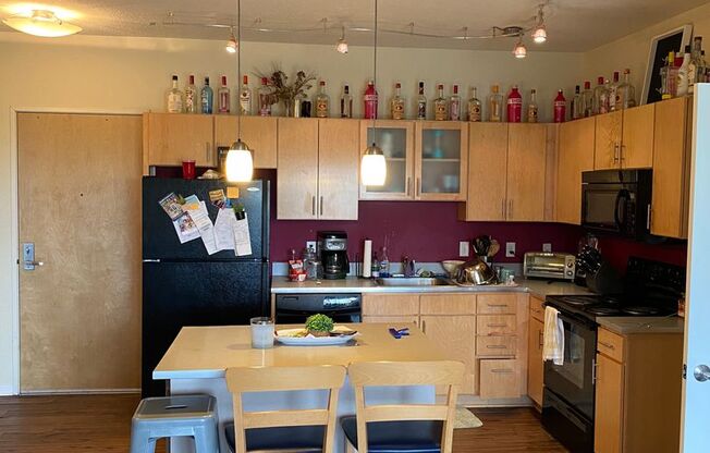 2 beds, 2 baths, 860 sqft, $2,150, Unit 513 - Updated