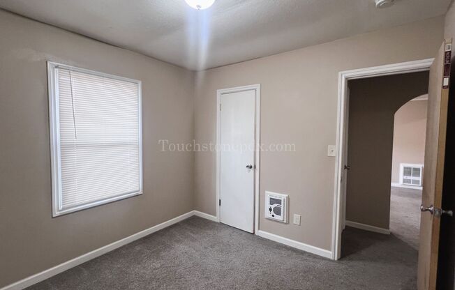 2 beds, 1 bath, $1,295