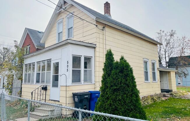 Section 8 Approved! - Great 3 Bedroom - 1 Bathroom Single Family Home in St. Paul