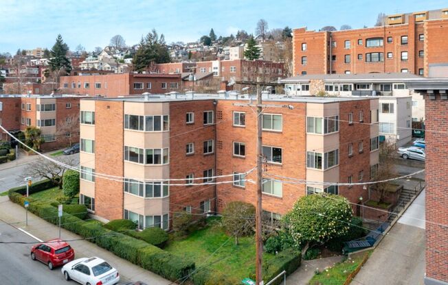 1 bed, 1 bath, 800 sqft, $1,895, Unit Halmark 203