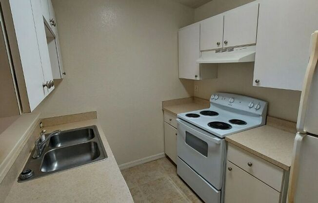 2 beds, 2 baths, 961 sqft, $1,100, Unit UNIT 300