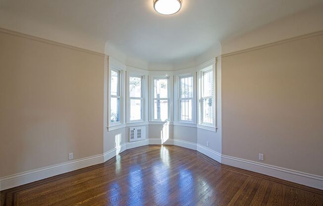 OPEN HOUSE: Sunday (10/5) 12:30pm-1:00pm Beautiful Newly Remodeled 3BR/2BA with Great Views of Bayview (1311 Palou Ave.)