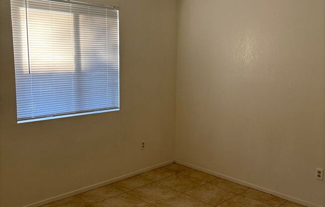 2 beds, 1 bath, $1,000, Unit 74029 Cactus Unit A