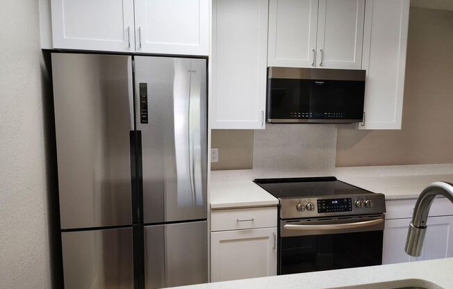 2 beds, 1.5 baths, 895 sqft, $1,475, Unit 204