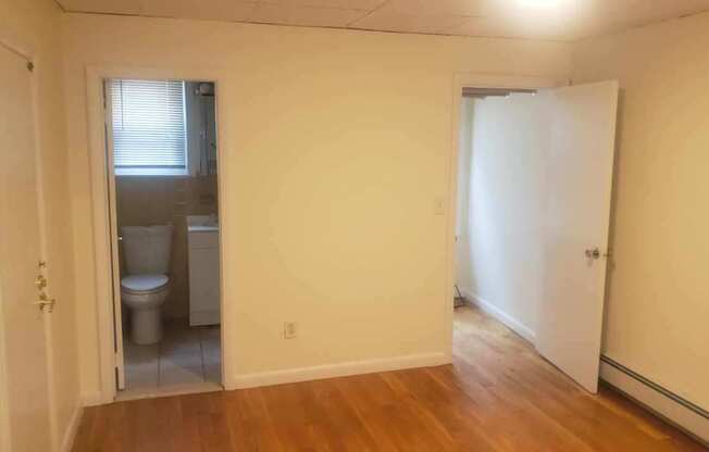 1 bed, 1 bath, $1,950, Unit B