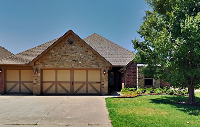 4 Bedroom, 2.5 bathroom 3 Car Garage Home in Edmond golf community