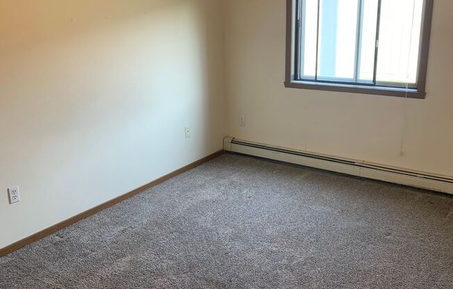 2 beds, 1 bath, 900 sqft, $850, Unit 115