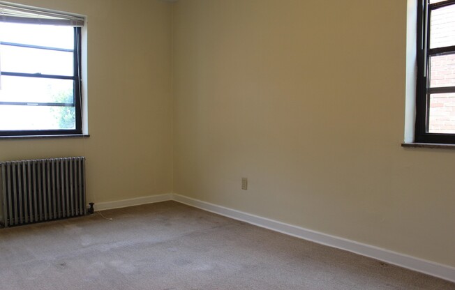 2 beds, 1 bath, 710 sqft, $1,660, Unit 08C