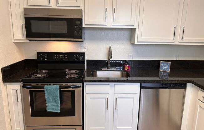 2 beds, 1 bath, 615 sqft, $1,100, Unit 106A