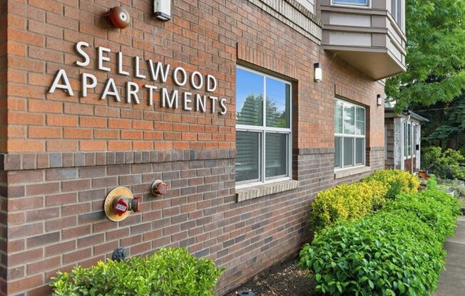2 beds, 1 bath, 622 sqft, $1,695, Unit 212