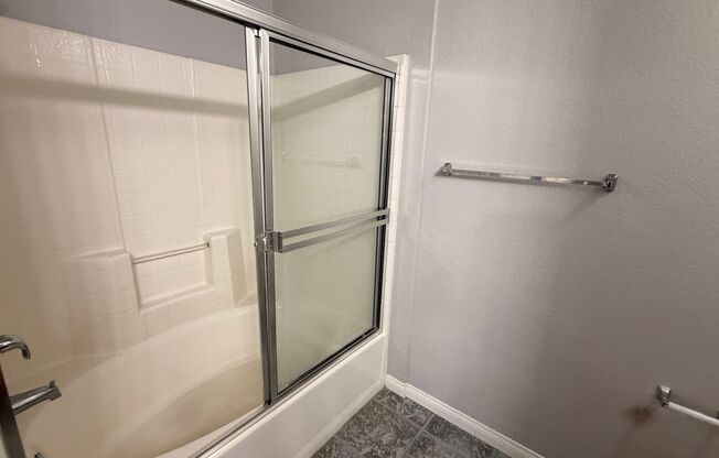 2 beds, 2 baths, $1,595, Unit UNIT 1021