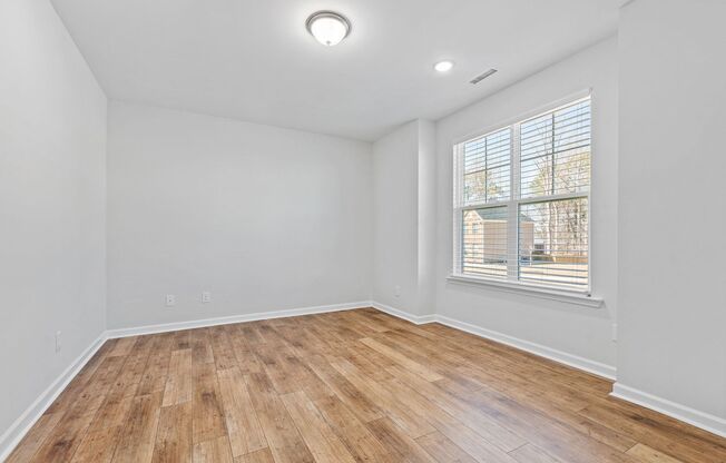 Energy-Efficient Luxury! Spacious Home with Solar Panels & High-End Features