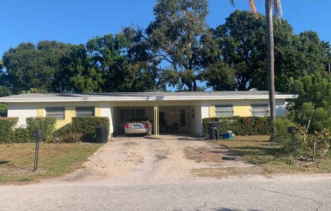 Light and Bright Two Bedroom Duplex in Gulfport