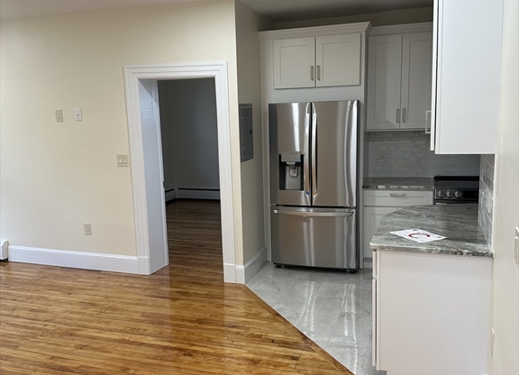 2 beds, 1 bath, 667 sqft, $3,000, Unit 31