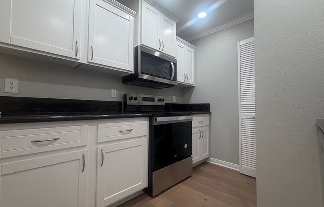2 beds, 1 bath, 900 sqft, $2,950, Unit 603