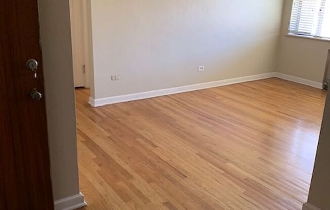 2 beds, 1 bath, $1,650, Unit 31