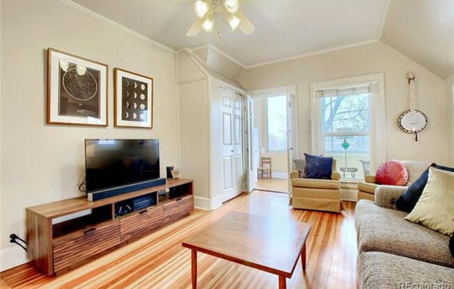 Charming Historic Condo in the Heart of Uptown Denver / BEAUTIFULLY REMODELED