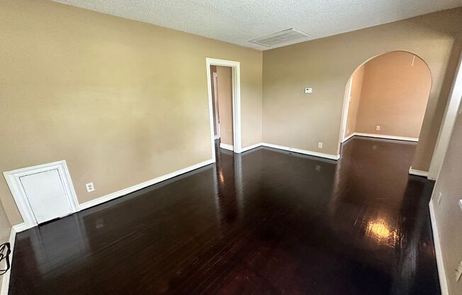 2 beds, 1 bath, $995