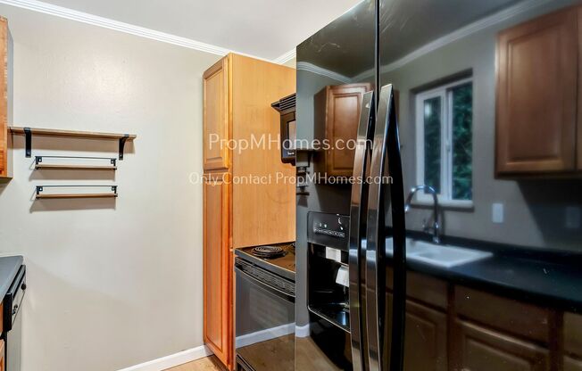 Stylish Two Bedroom Condo In West Linn!