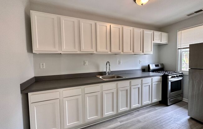 2 beds, 1 bath, 1,000 sqft, $995, Unit 1739 Central Ave - Unit 2F