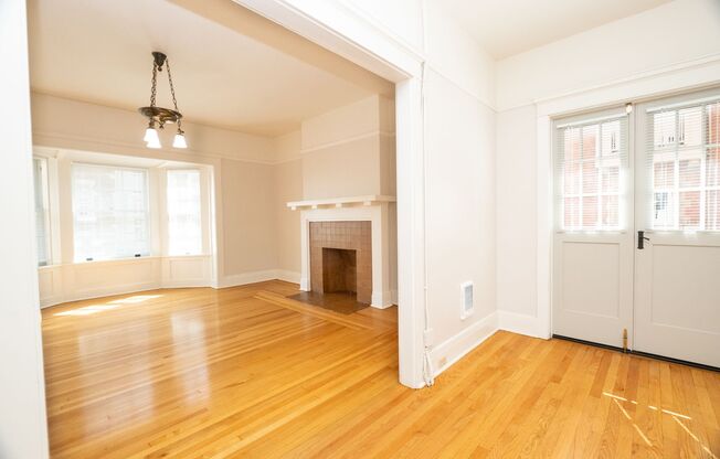 2 beds, 1 bath, 1,008 sqft, $2,400, Unit 21