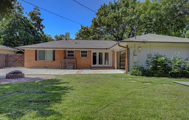 806 WESTWOOD DR