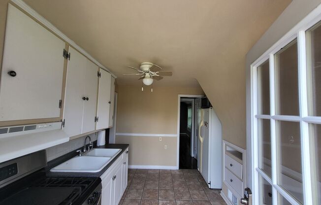 4 beds, 1 bath, $1,600