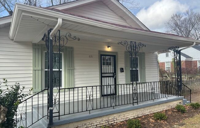 3 bedroom, 2 bathroom near Goodlett and Park