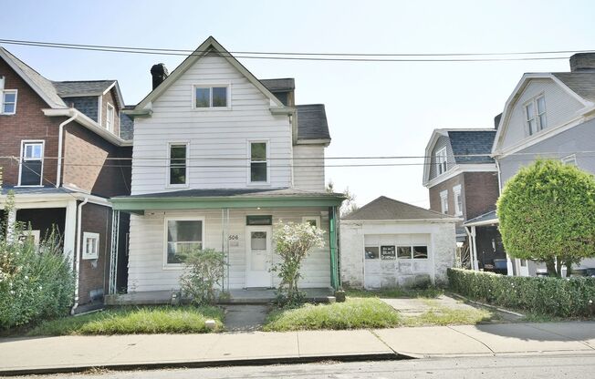 Spacious 4-Bedroom/2-Bathroom Home with Modern Updates and Generous Yard in East Pittsburgh