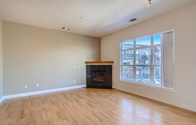 Evolve Real Estate: Beautiful Loft 1 Bed/2 Baths, 1200 SQFT in the Heart of Greenwood Village!