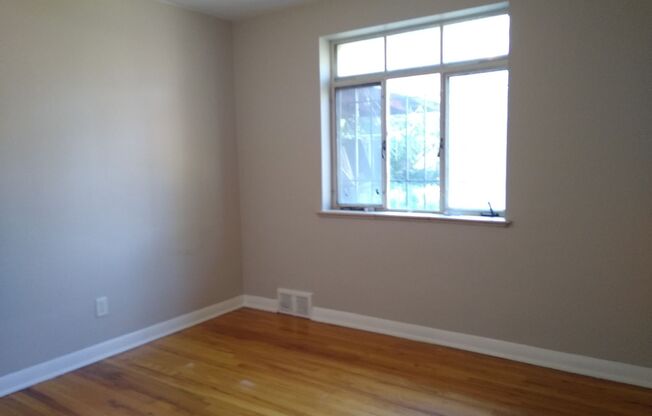 2 beds, 1 bath, $2,295