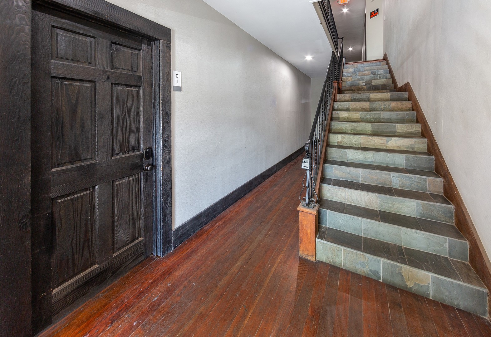 Beautiful 1b Apartment Located in Downtown LBC - All utilities included !!!!