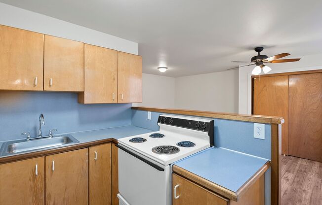 Studio, 1 bath, 400 sqft, $1,195, Unit B12