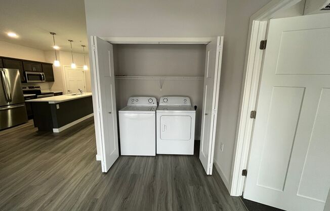 2 beds, 2 baths, 1,092 sqft, $1,900, Unit 1400-211