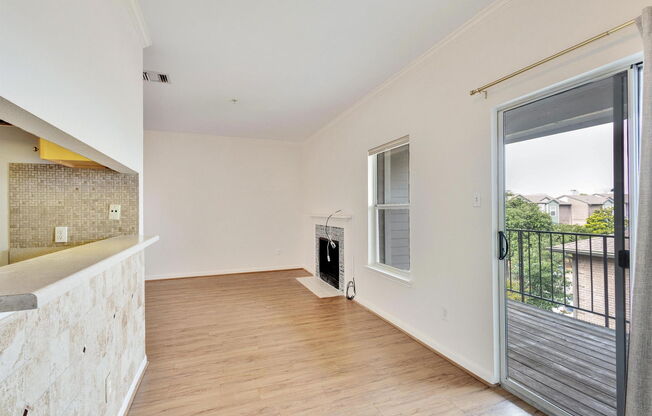 1 bed, 1 bath, 727 sqft, $995, Unit 351