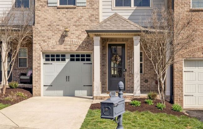 3 BR/2.5 BA Luxury Townhome