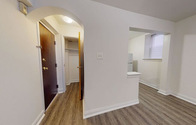 Studio, 1 bath, 295 sqft, $920, Unit B10
