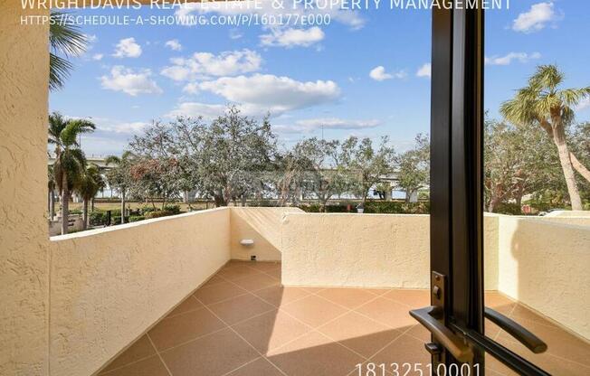 7550 SUNSHINE SKWY LN