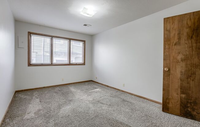 2 beds, 1 bath, 911 sqft, $845, Unit Unit 3