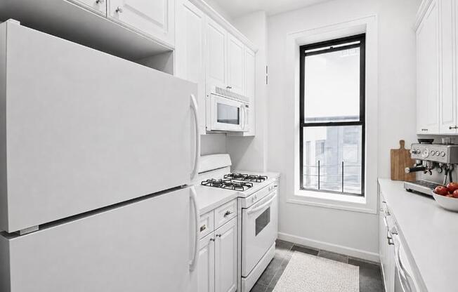 521 W 122 ST
