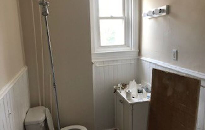 2 beds, 1 bath, 950 sqft, $1,095, Unit 2nd Floor