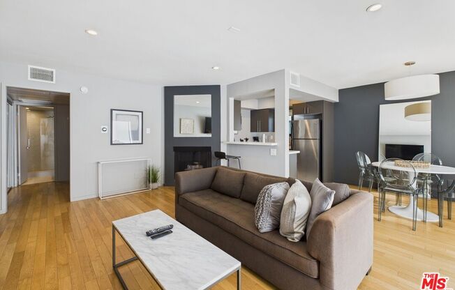 1 bed, 1 bath, 798 sqft, $4,100, Unit 205A