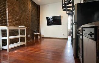 3 beds, 1 bath, $4,500, Unit 19