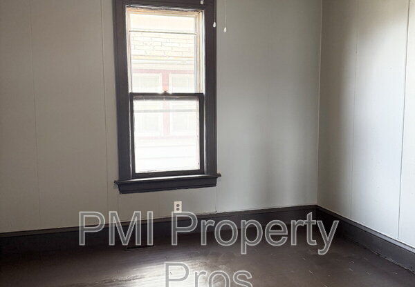 2749 N 25 ST
